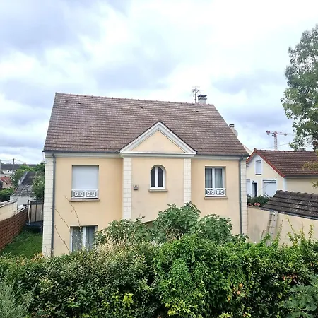 Sejour A Paris Holiday home Bezons